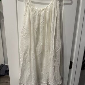 Elegant White Sleeveless Dress